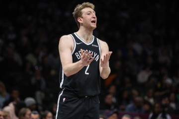 Kaiyun APP-一通乱战！曼恩反击被追身大帽 沃尔夫补篮还被帽&amp;再次放篮才进